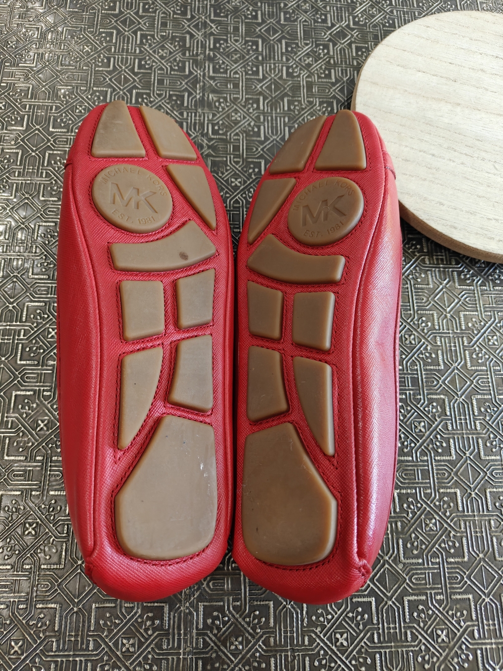 🐢 Michael Kors Fulton Moc leather flats Driving Shoe. Red With Gold Medallion - Picture 3 of 9
